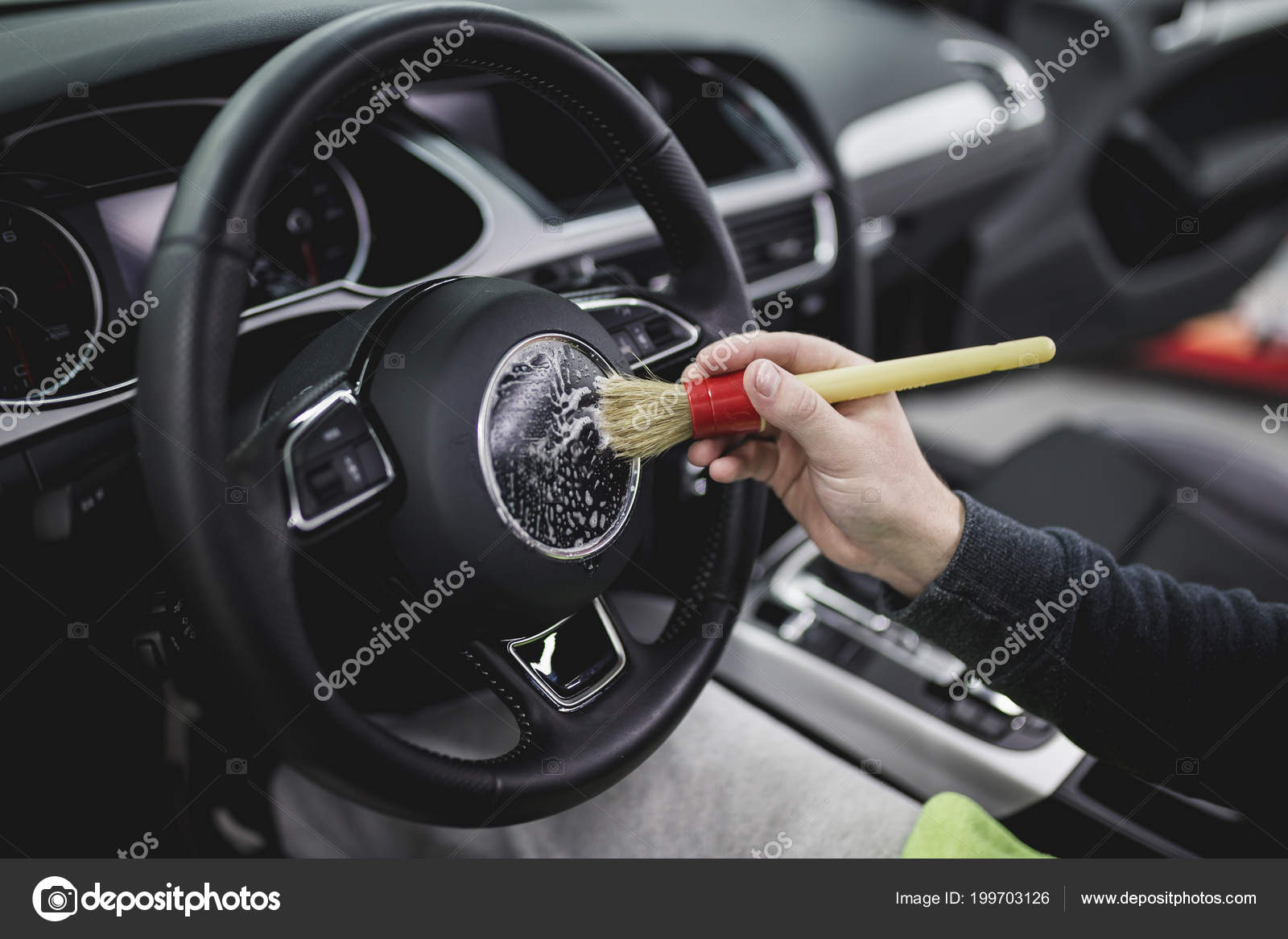 How to Pick the Best Car Phone Holders
