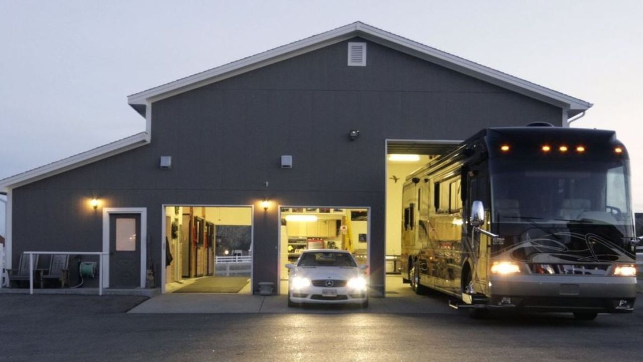 10 Must-Know RVing Essentials for Retirees: From Types of RVs to Medicare Coverage on the Road