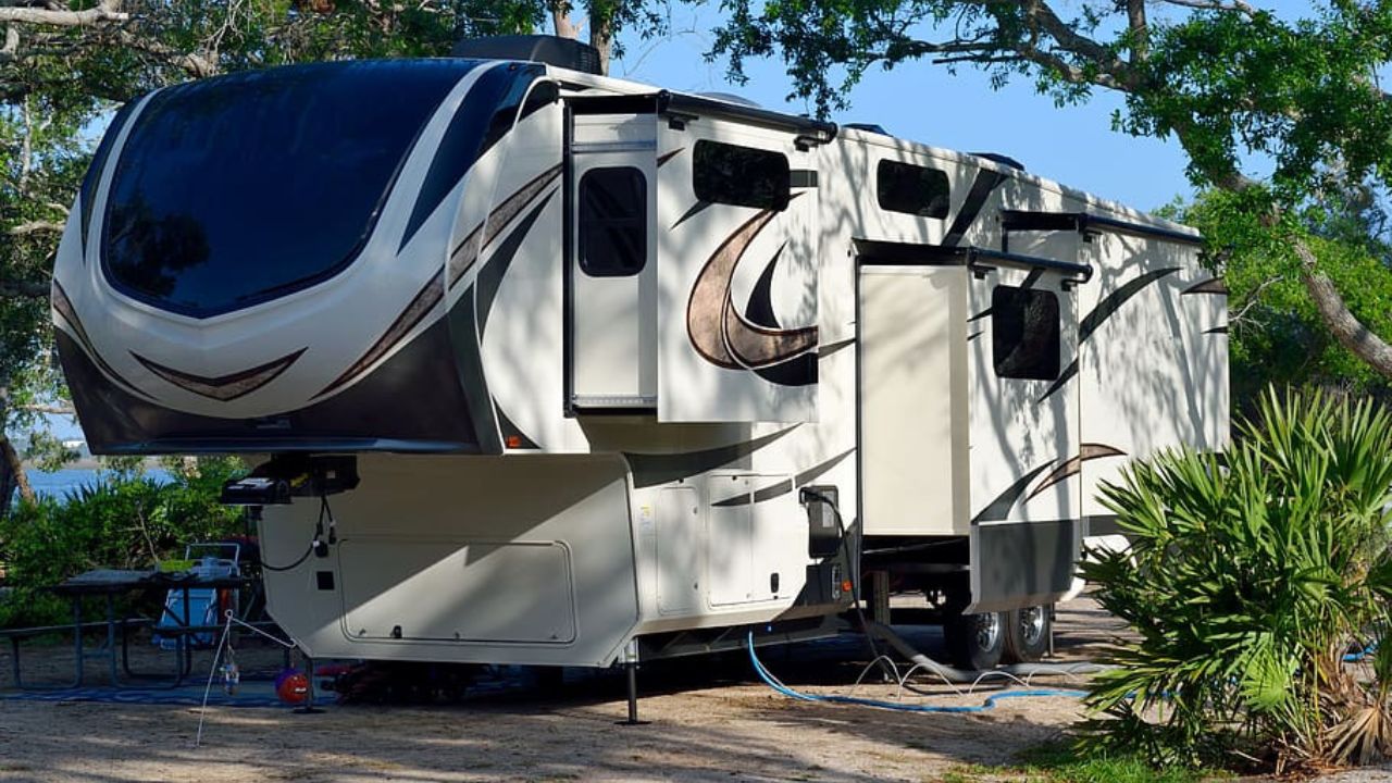 Luxurious Living on Wheels: Top 10 RV Makeovers That Will Blow Your Mind