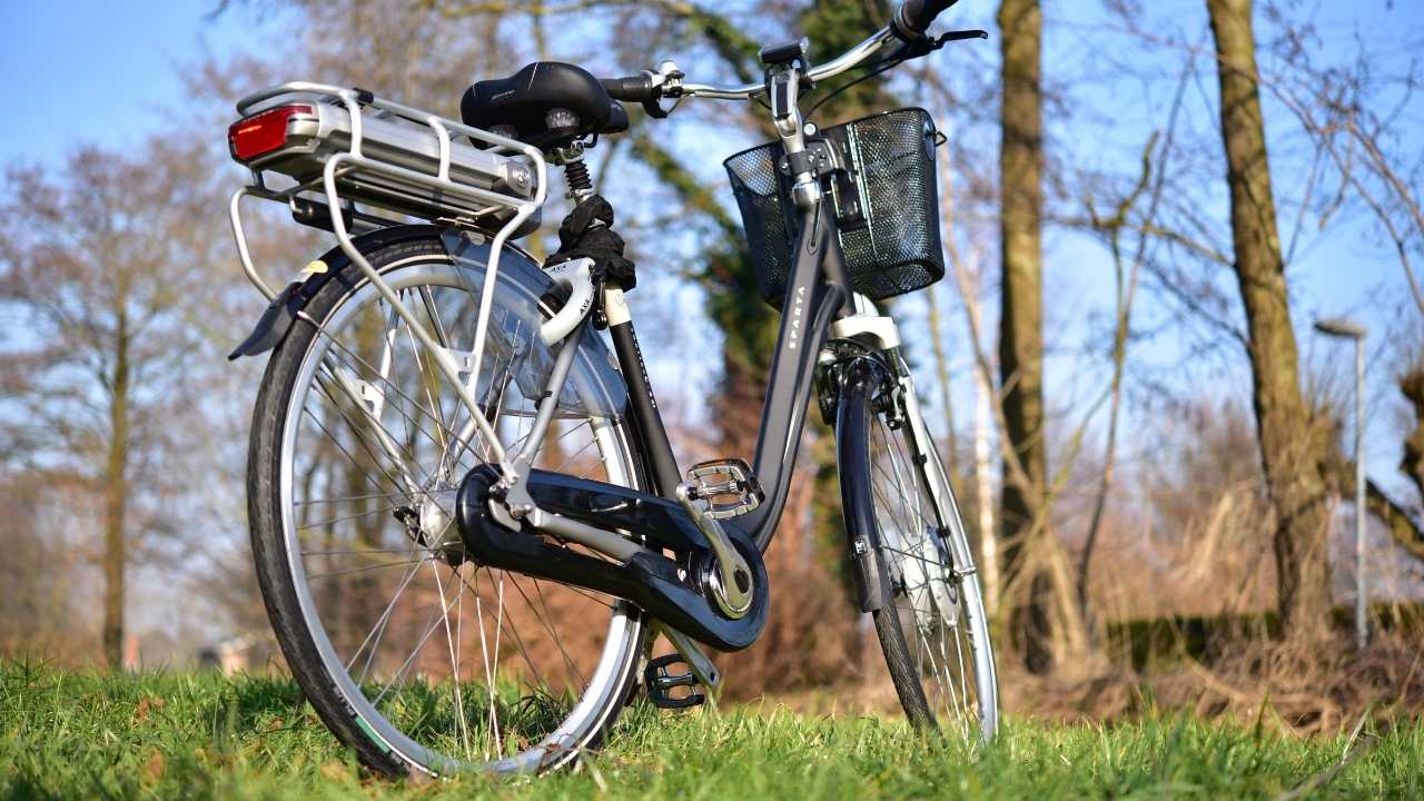 How Ebikes Are Reducing Air Pollution in Urban Areas: a Comprehensive Study