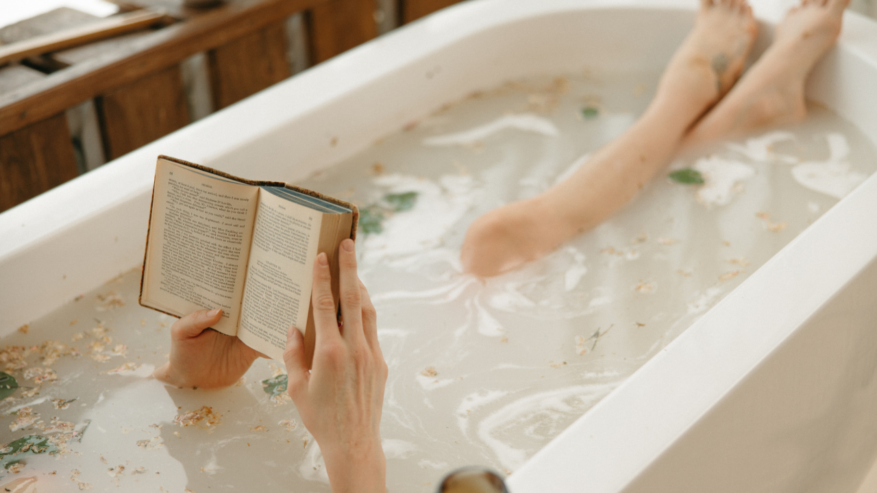 The Benefits of Using Homemade Botanical Bath Soaks for Relaxation