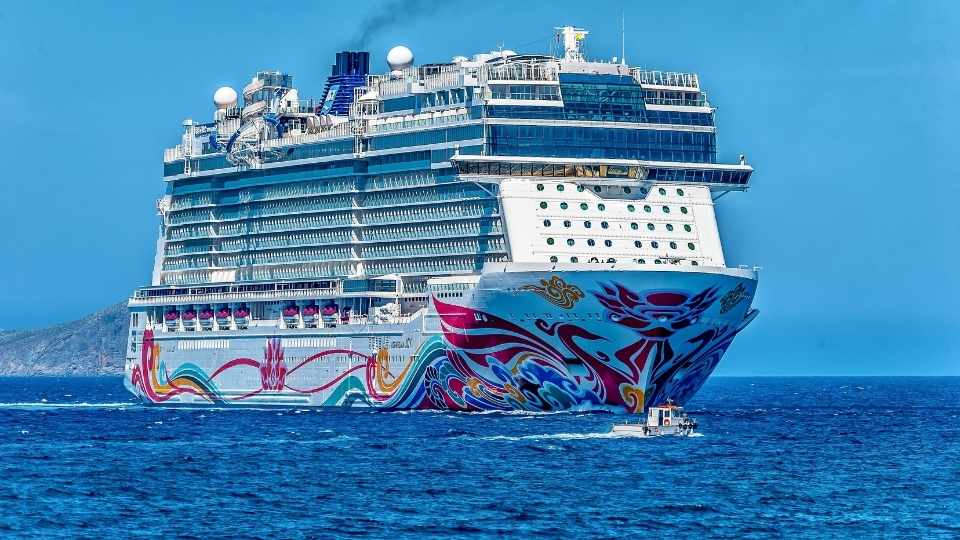 Unleashing Cruise Ship Facilities: a World of Luxury at Sea