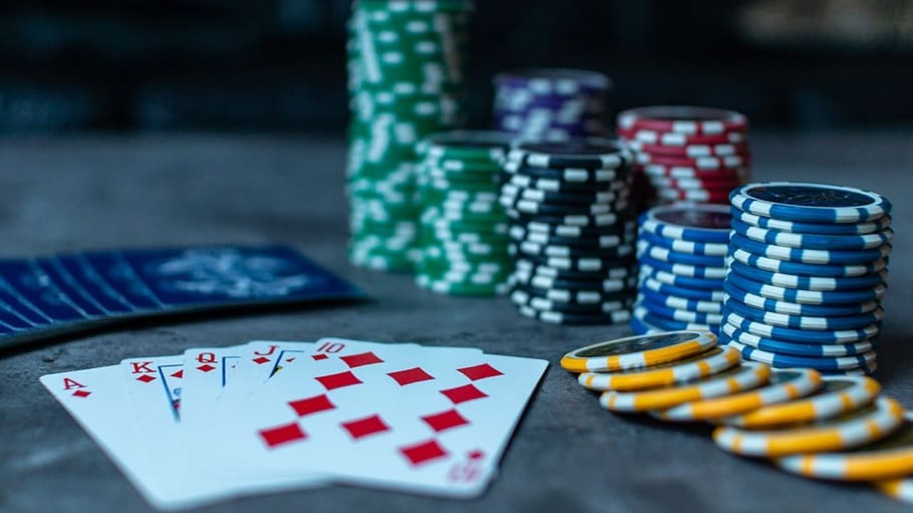 Mastering The Art Of Bluffing In Online Poker