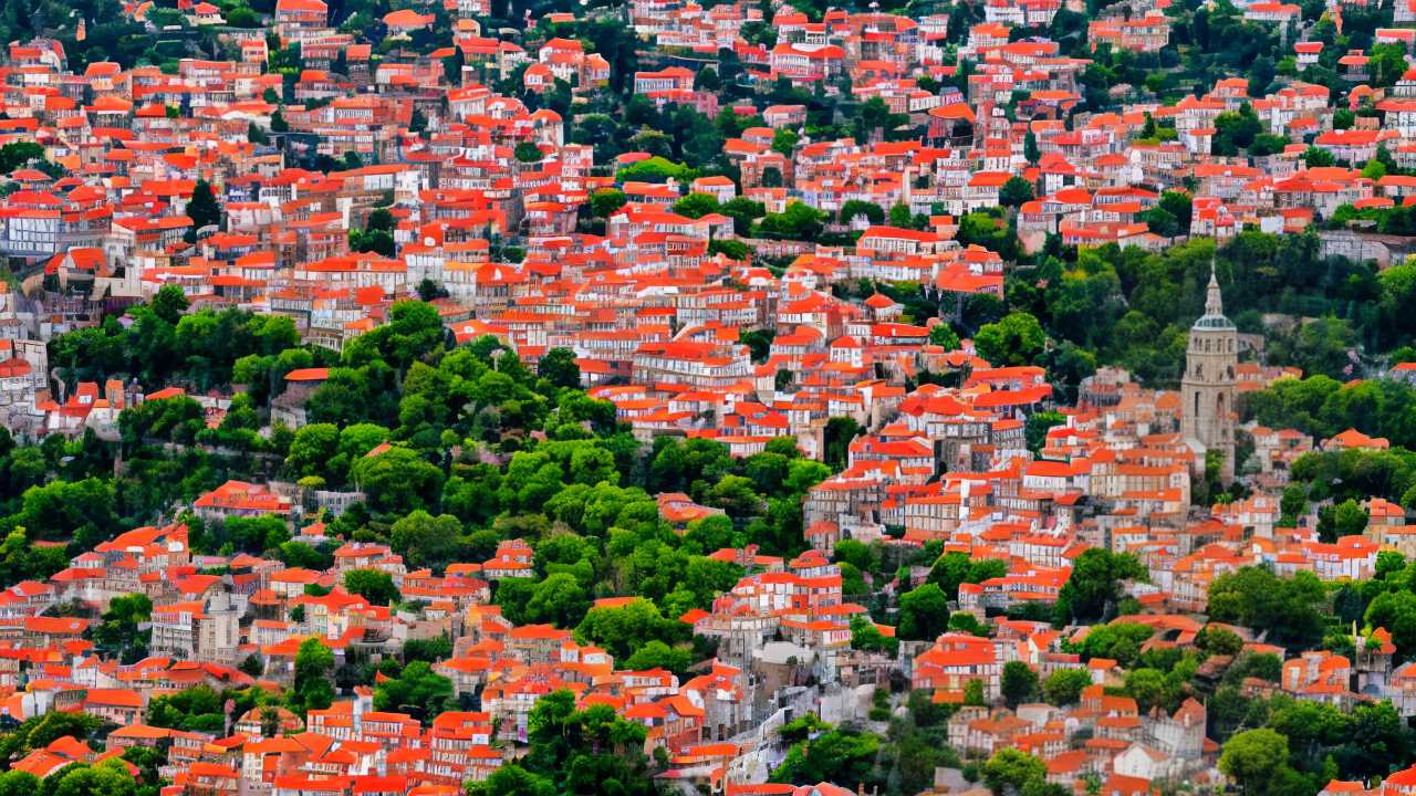 Why are Americans moving to Portugal?
