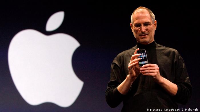 The History of iPhone Design
