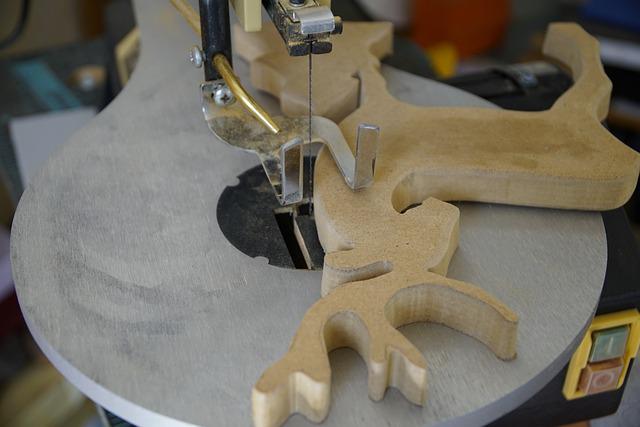 How to use a scroll saw
