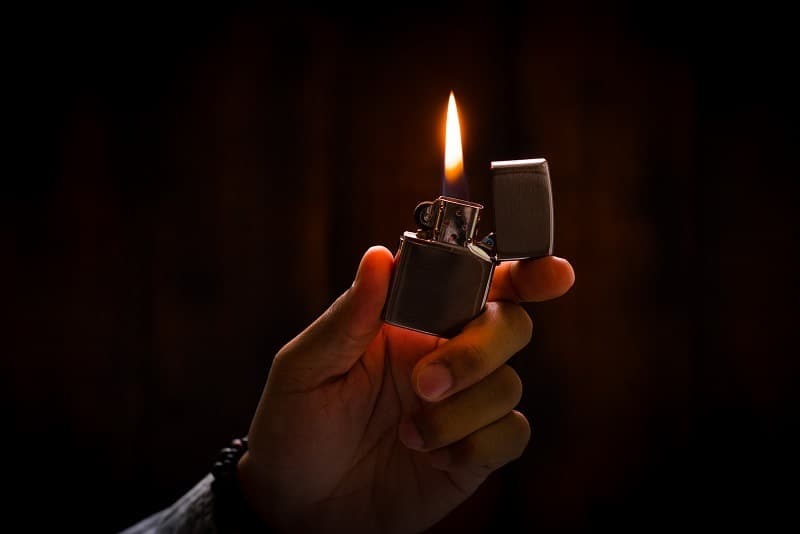 Review of the Best Survival Lighter - How to Make a Lighter with Household Items

