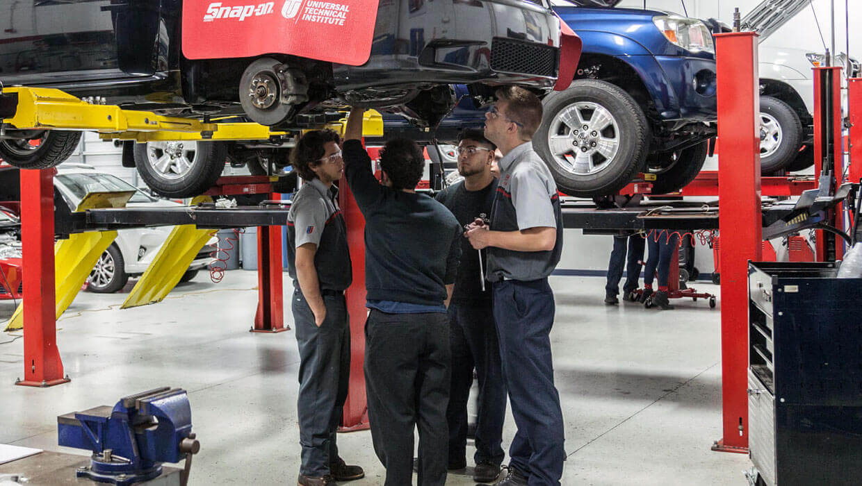 How to diagnose a leak in your car
