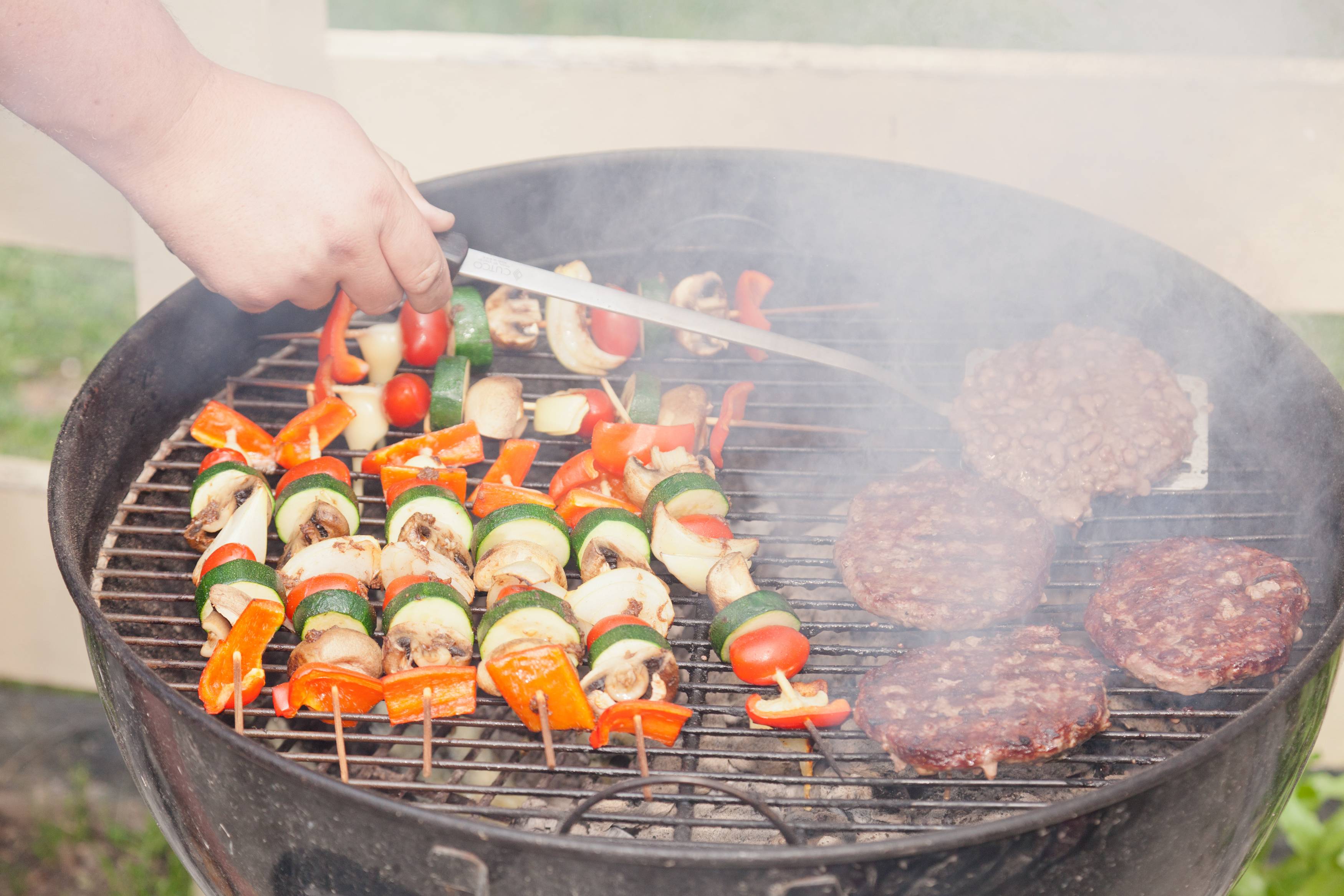 How to clean grill grates without a brush
